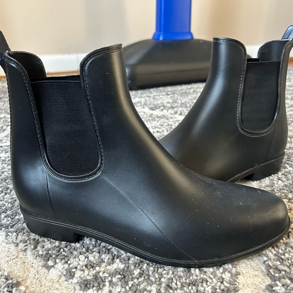 Black rain booties